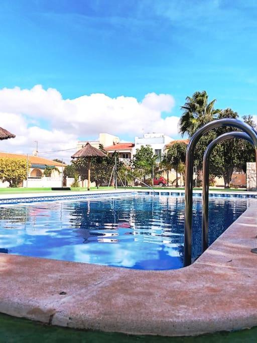 Cozy Bungalow In Urb La Marina With Shared Pool San Fulgencio Bagian luar foto